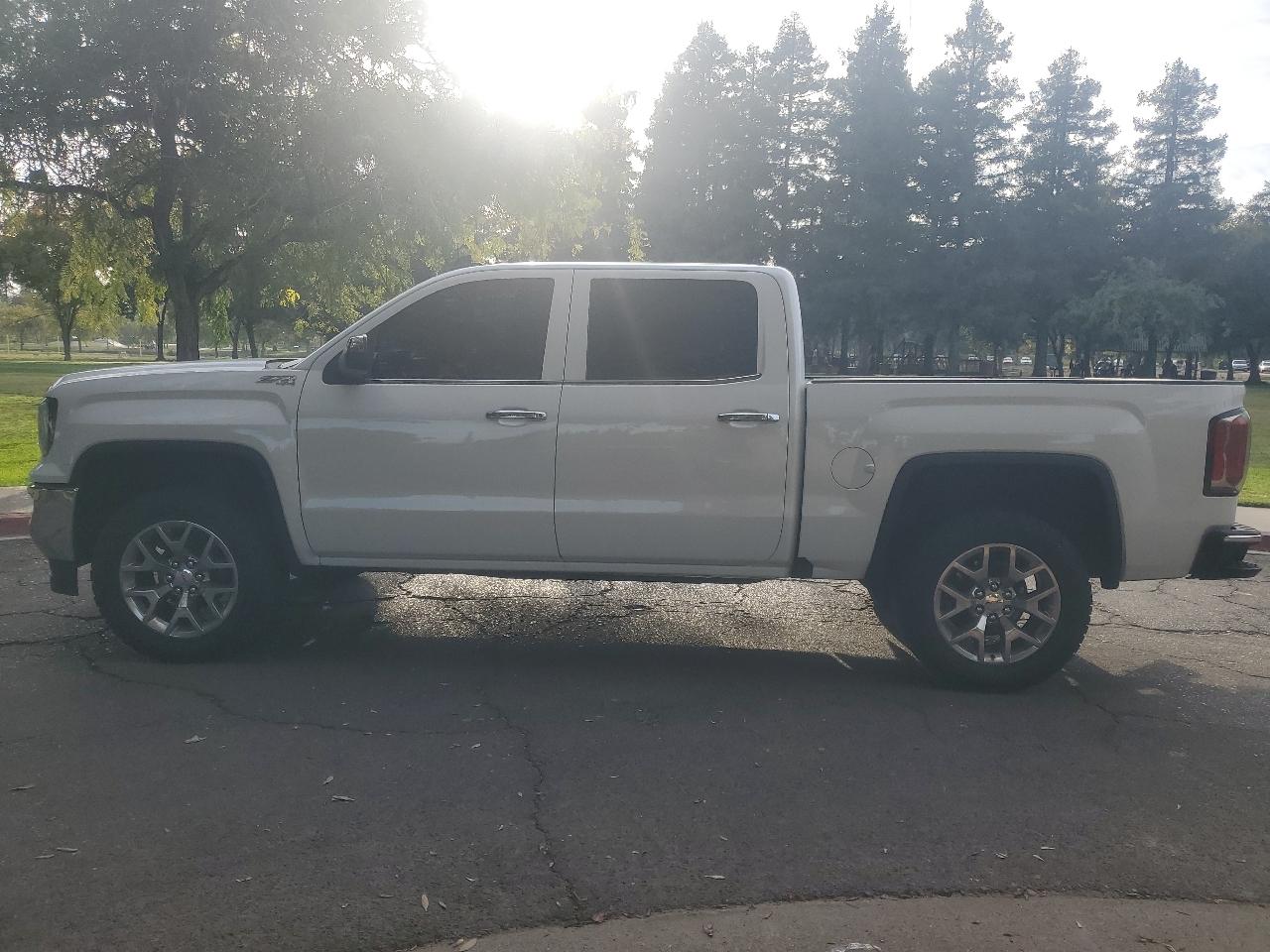 GMC Sierra 1500 4WD Crew Cab 143.5" SLT 2018