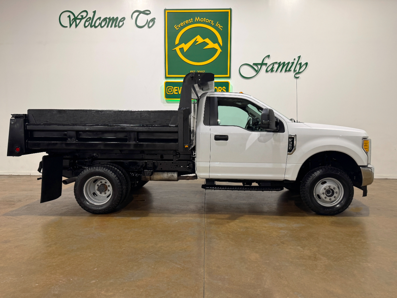 Ford Super Duty F-350 DRW  2017