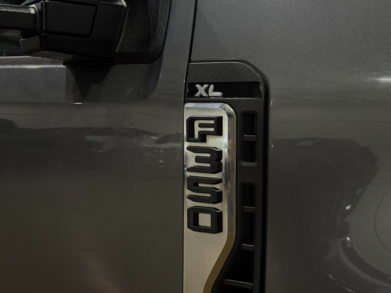 2023 Ford F-350 XL photo 3