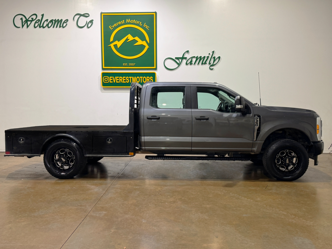 2023 Ford F-350 XL photo 2