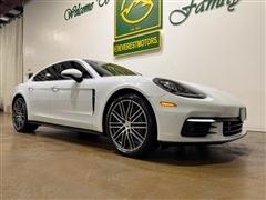 2017 Porsche Panamera 