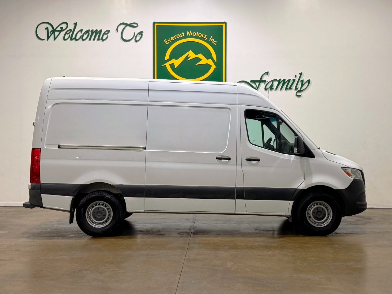 Mercedes-Benz Sprinter Cargo Van  2021