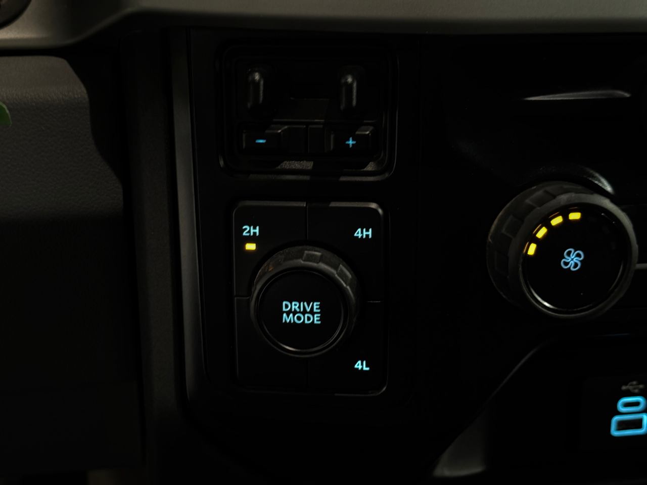 Ford Super Duty F-350 DRW  2023