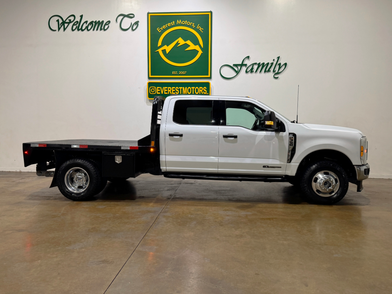 Ford Super Duty F-350 DRW  2023