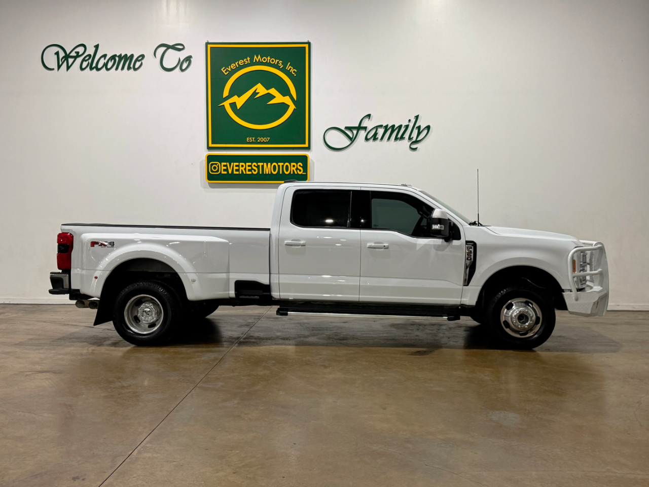 Ford Super Duty F-350 DRW  2023