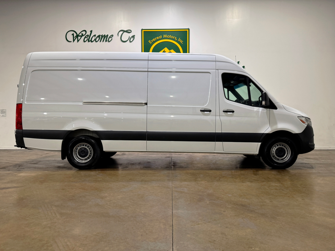 Mercedes-Benz Sprinter Cargo Van  2024