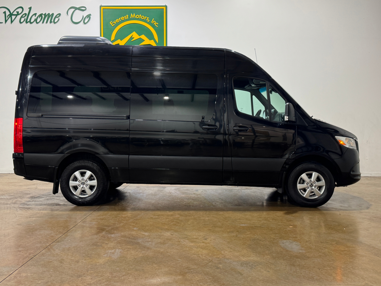 Mercedes-Benz Sprinter Passenger Van  2021