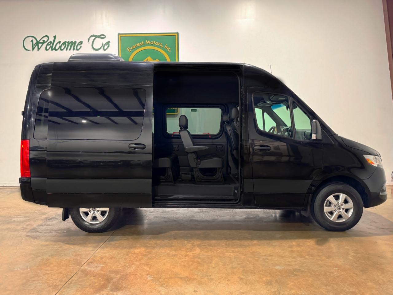 Mercedes-Benz Sprinter Passenger Van  2021