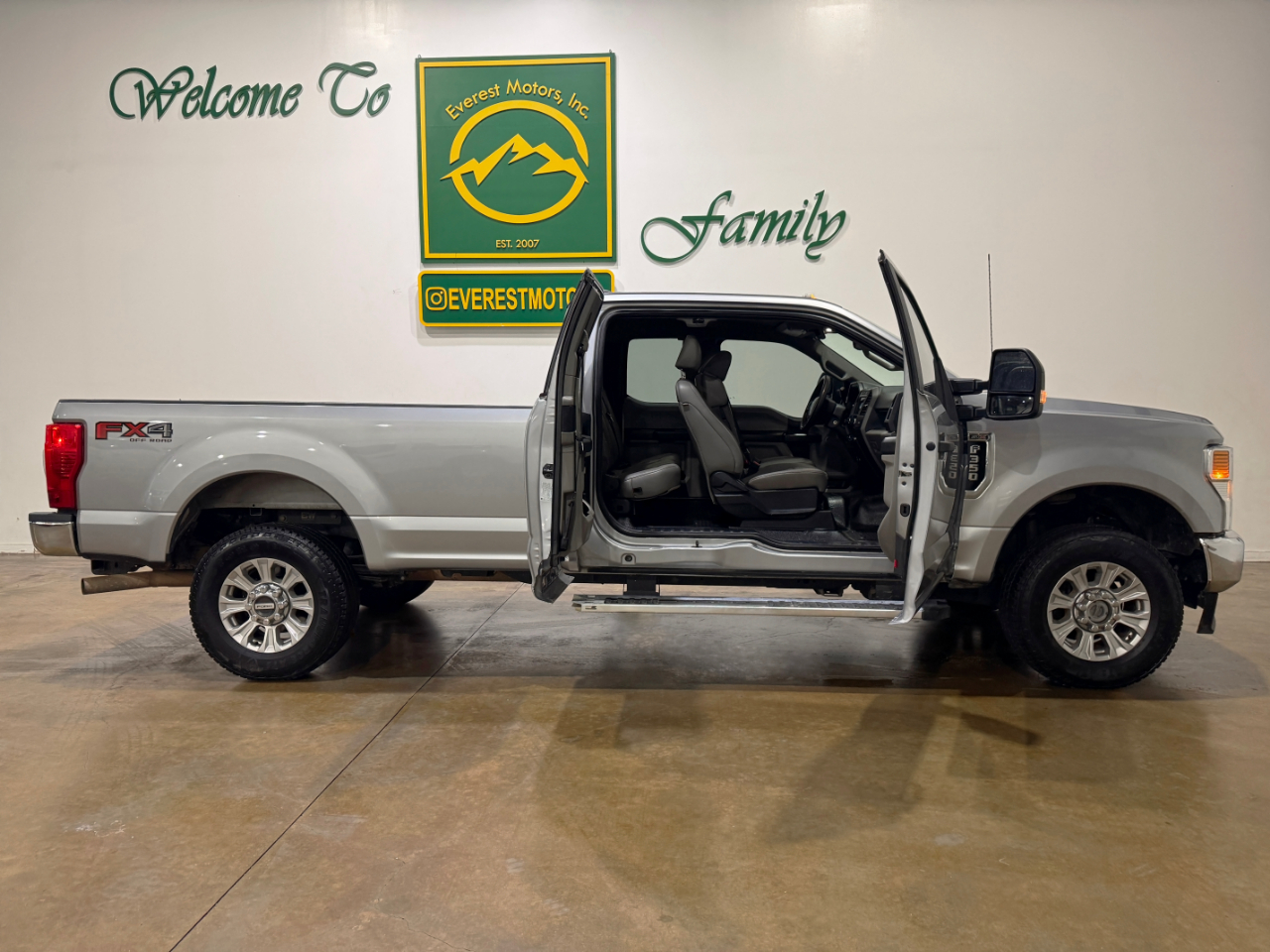 Ford Super Duty F-350 SRW  2022