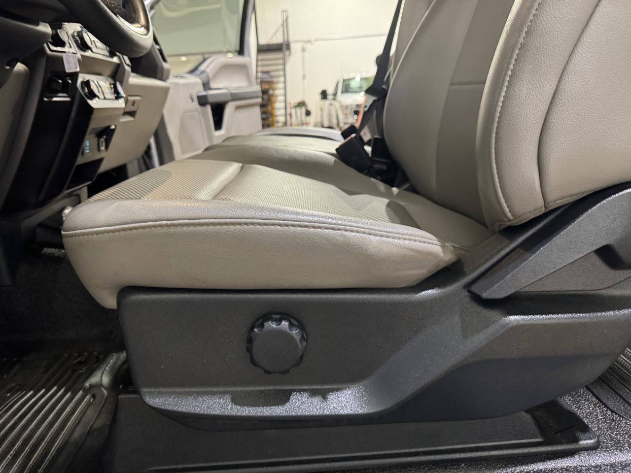 Ford Super Duty F-350 SRW  2022