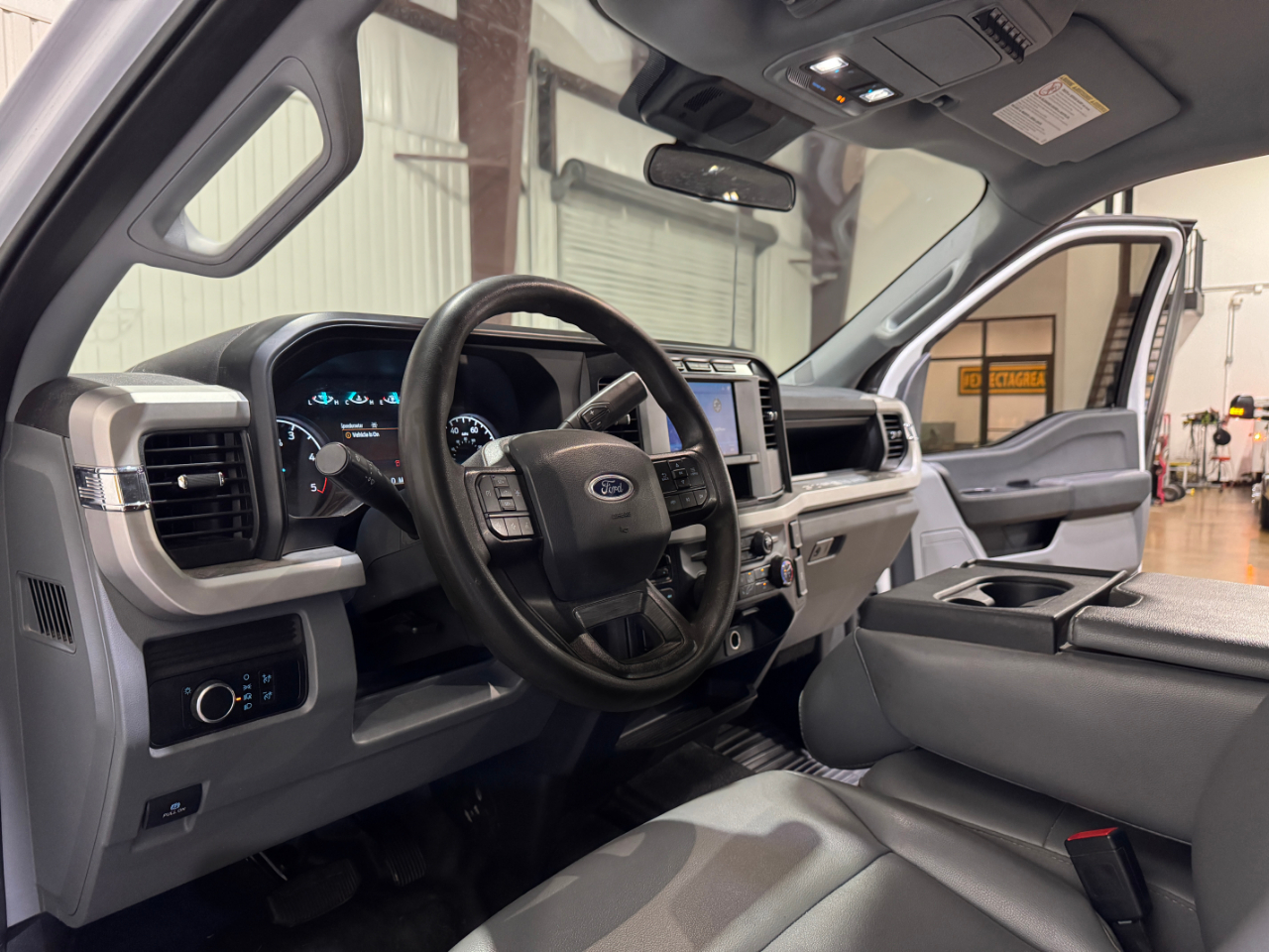 Ford Super Duty F-350 DRW  2024