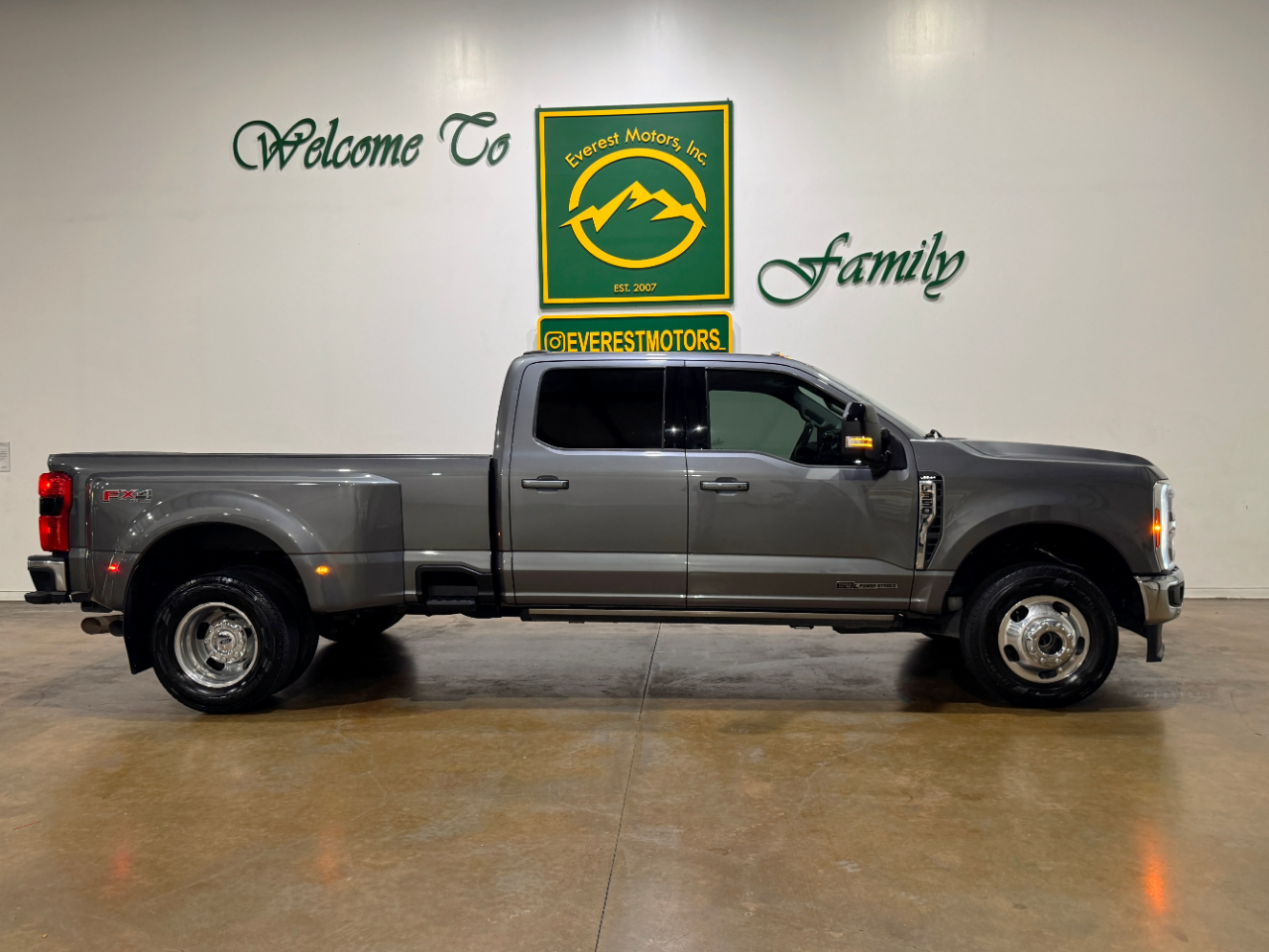 Ford Super Duty F-350 DRW  2024