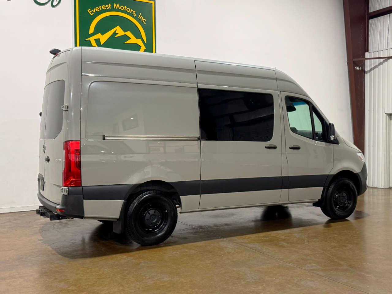 Mercedes-Benz Sprinter Crew Van  2021