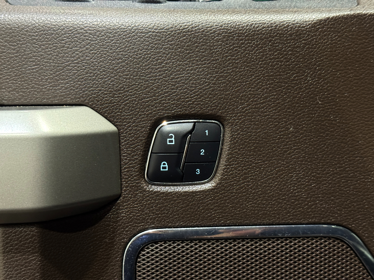 Ford Super Duty F-350 SRW  2017