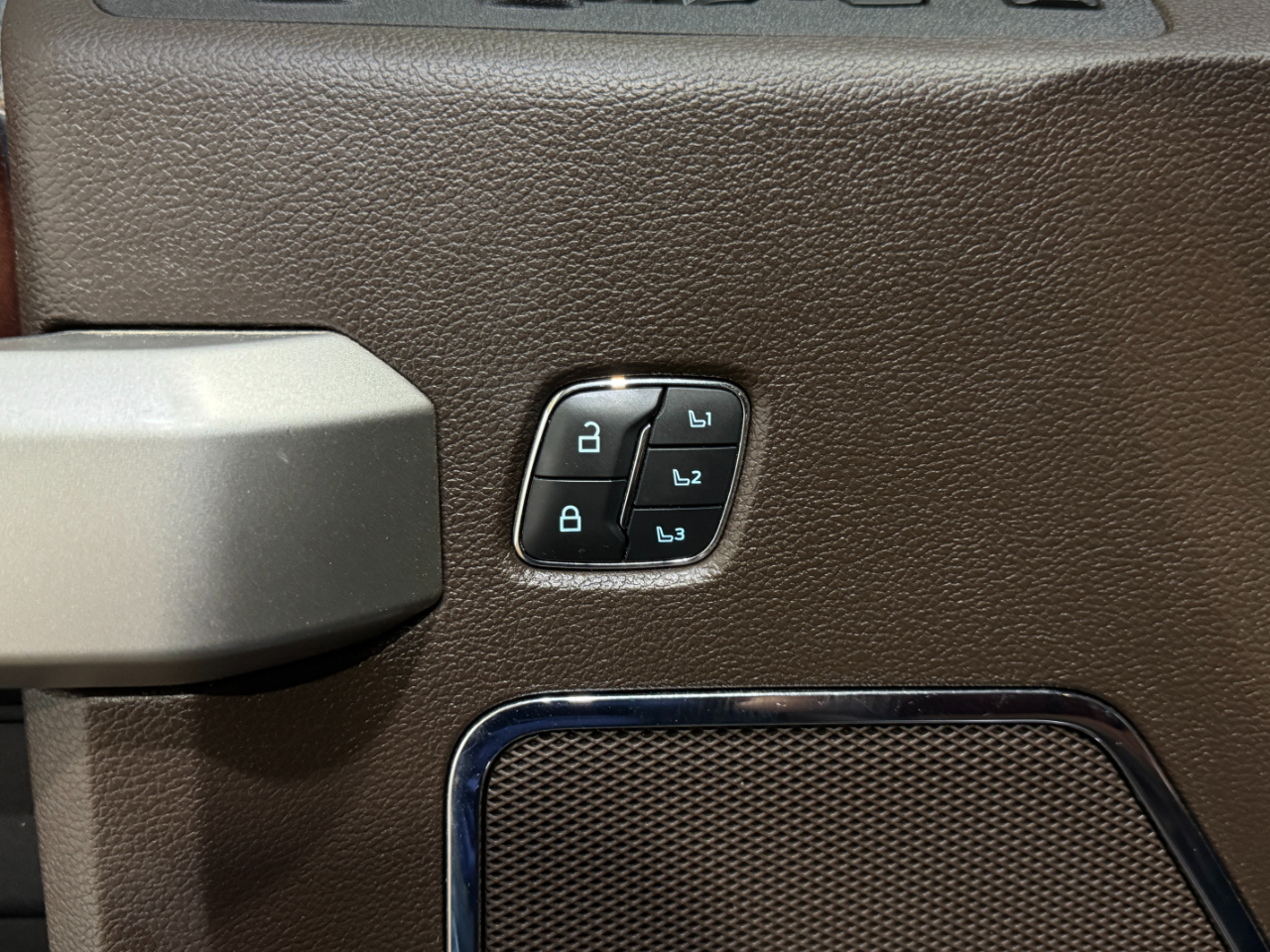 Ford Super Duty F-350 DRW  2022