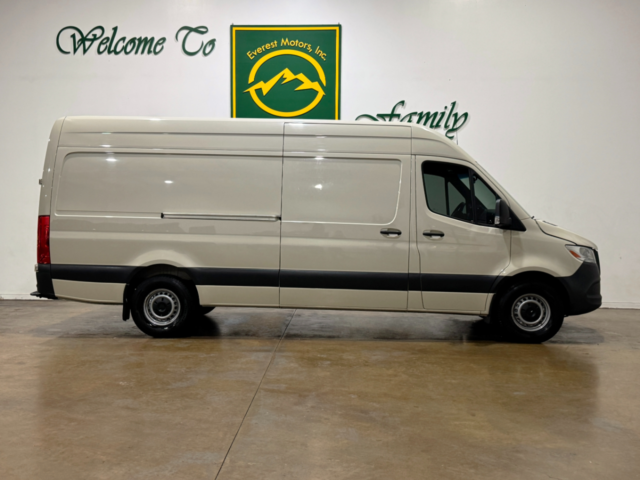 Mercedes-Benz Sprinter Cargo Van  2022