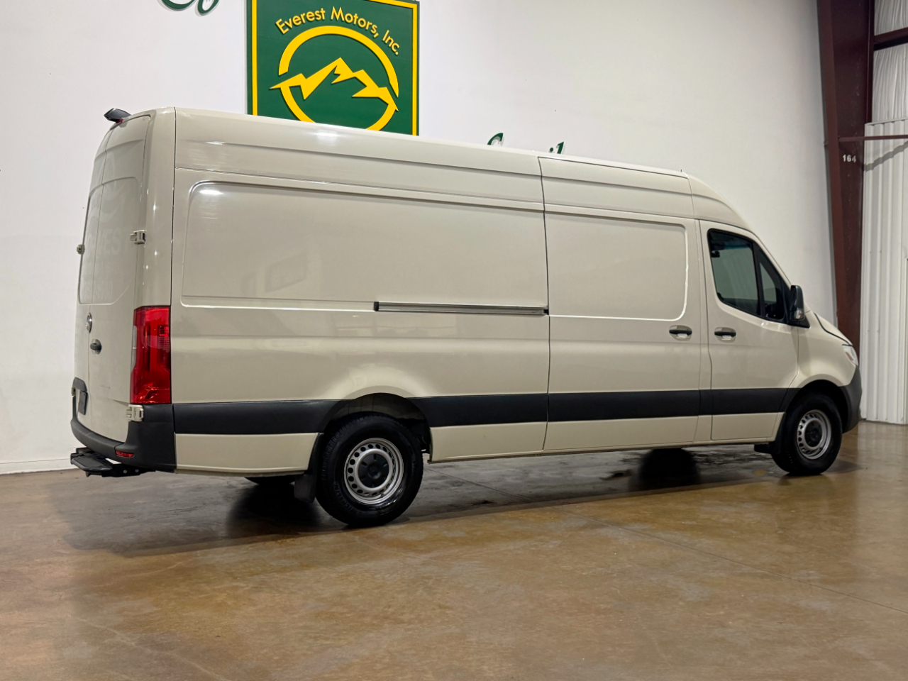 Mercedes-Benz Sprinter Cargo Van  2022