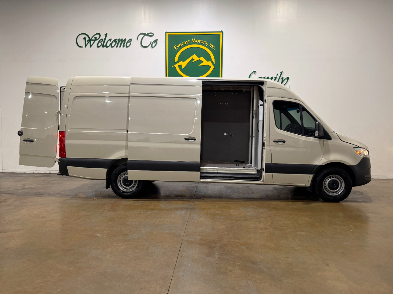Mercedes-Benz Sprinter Cargo Van  2022