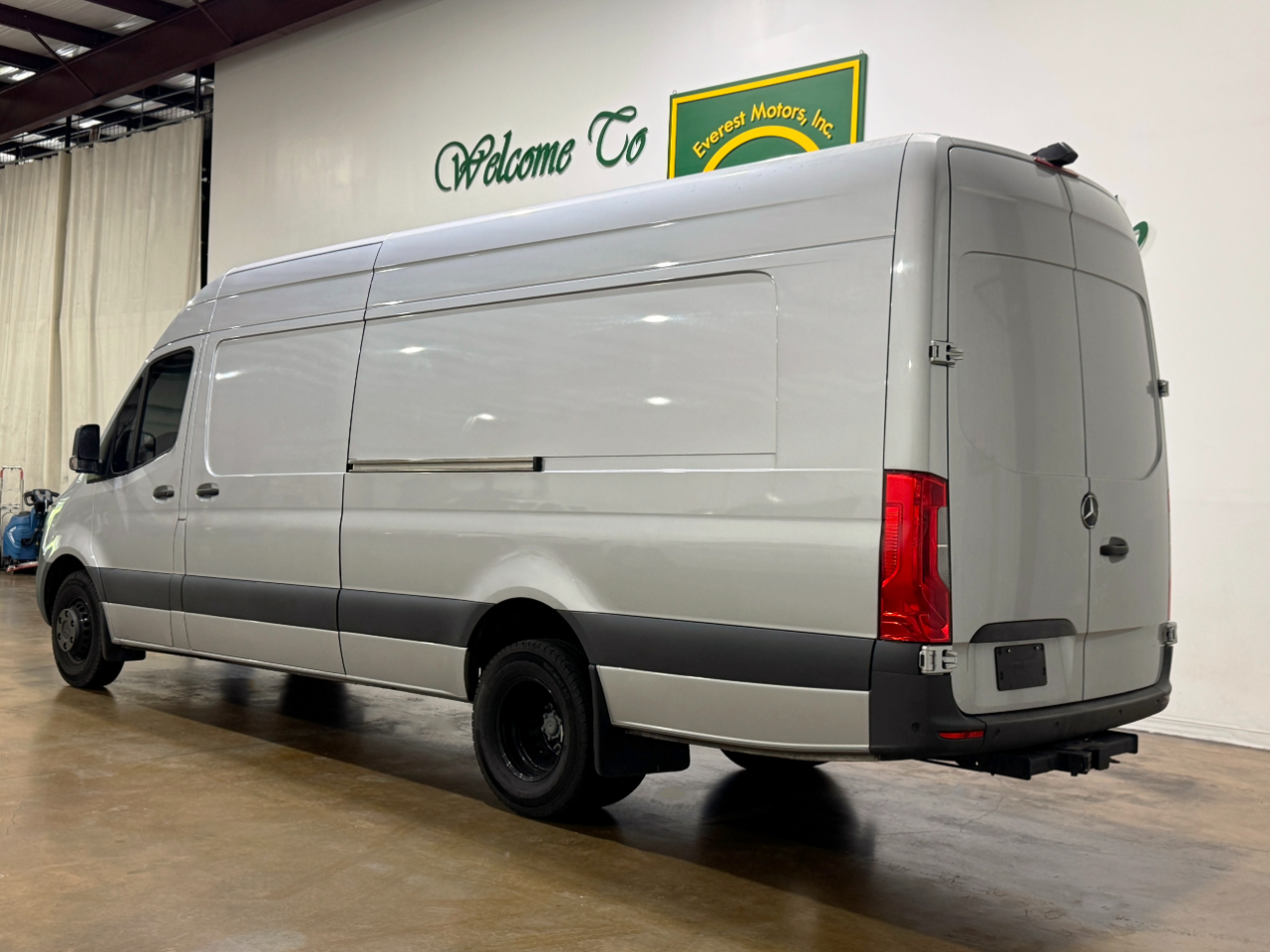 Mercedes-Benz Sprinter Cargo Van  2023
