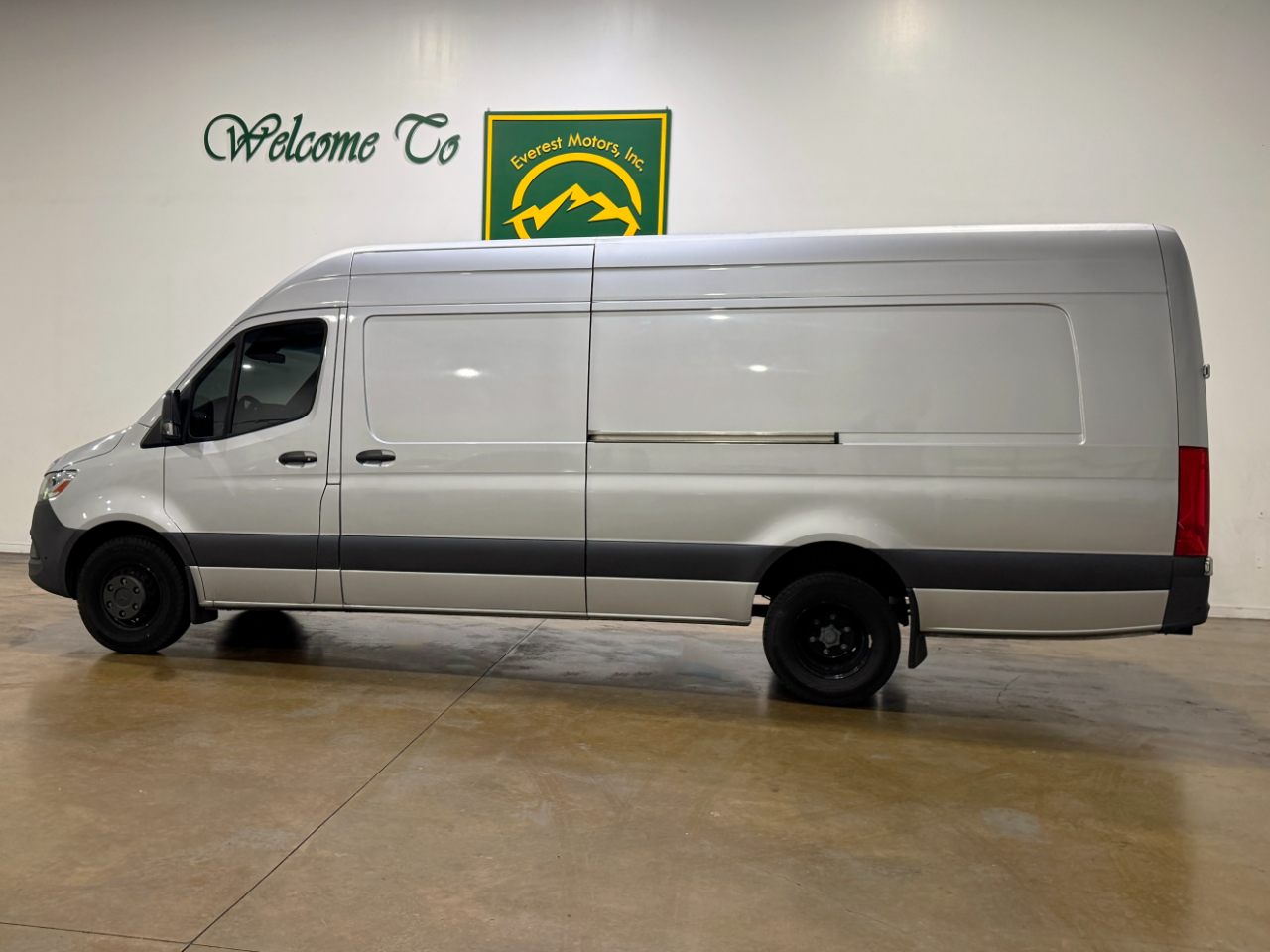Mercedes-Benz Sprinter Cargo Van  2023