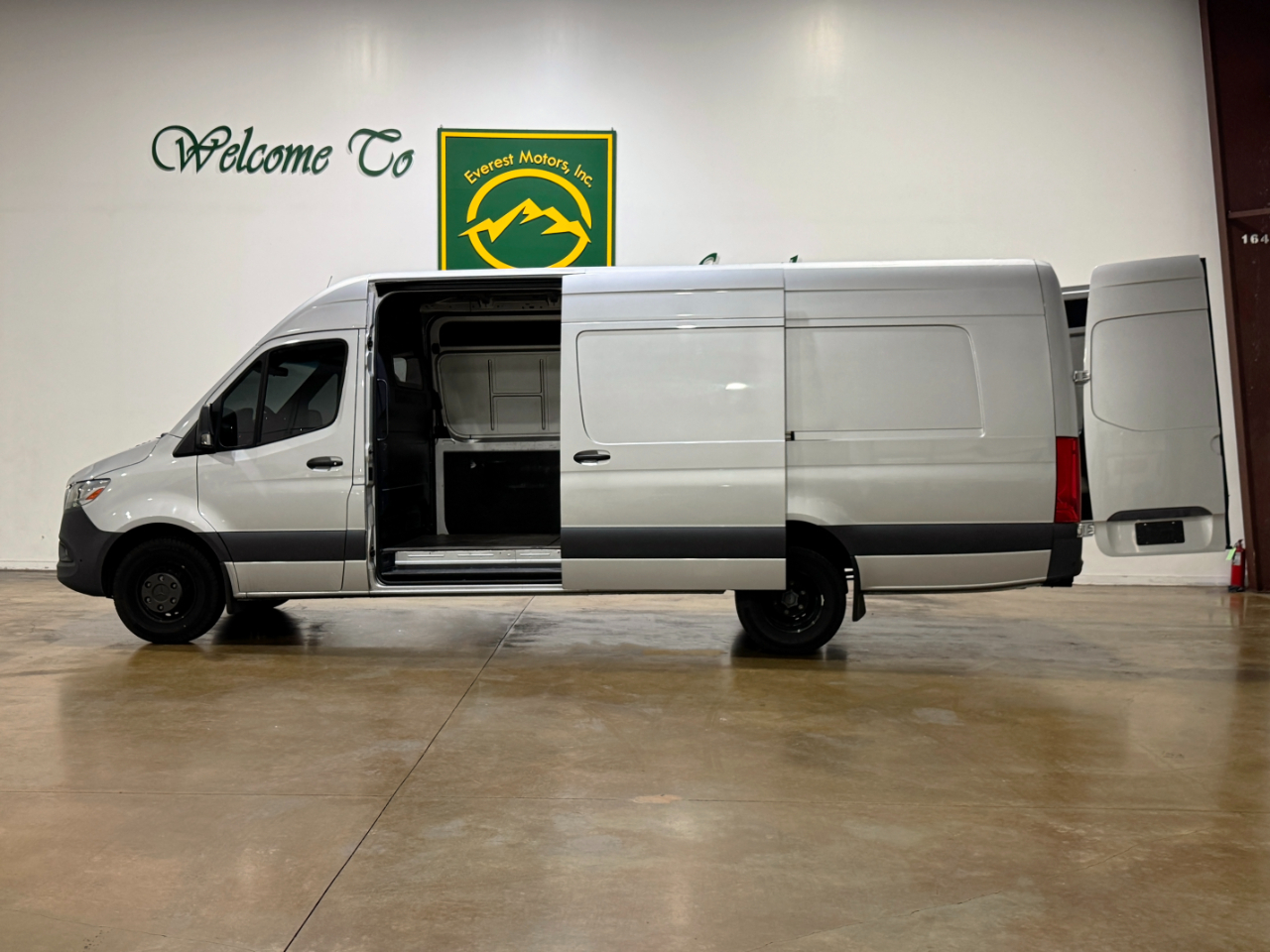 Mercedes-Benz Sprinter Cargo Van  2023