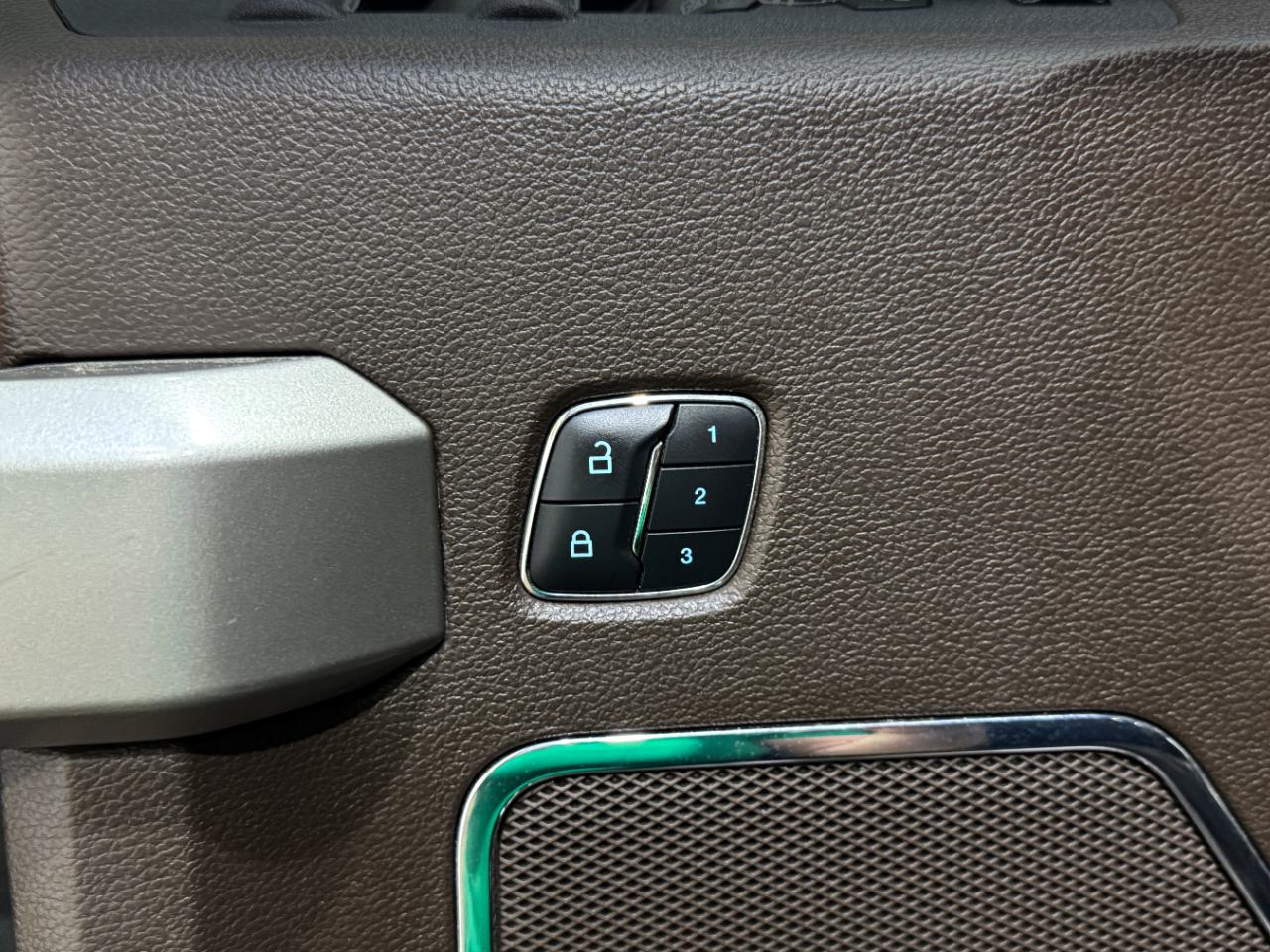 Ford Super Duty F-350 SRW  2017