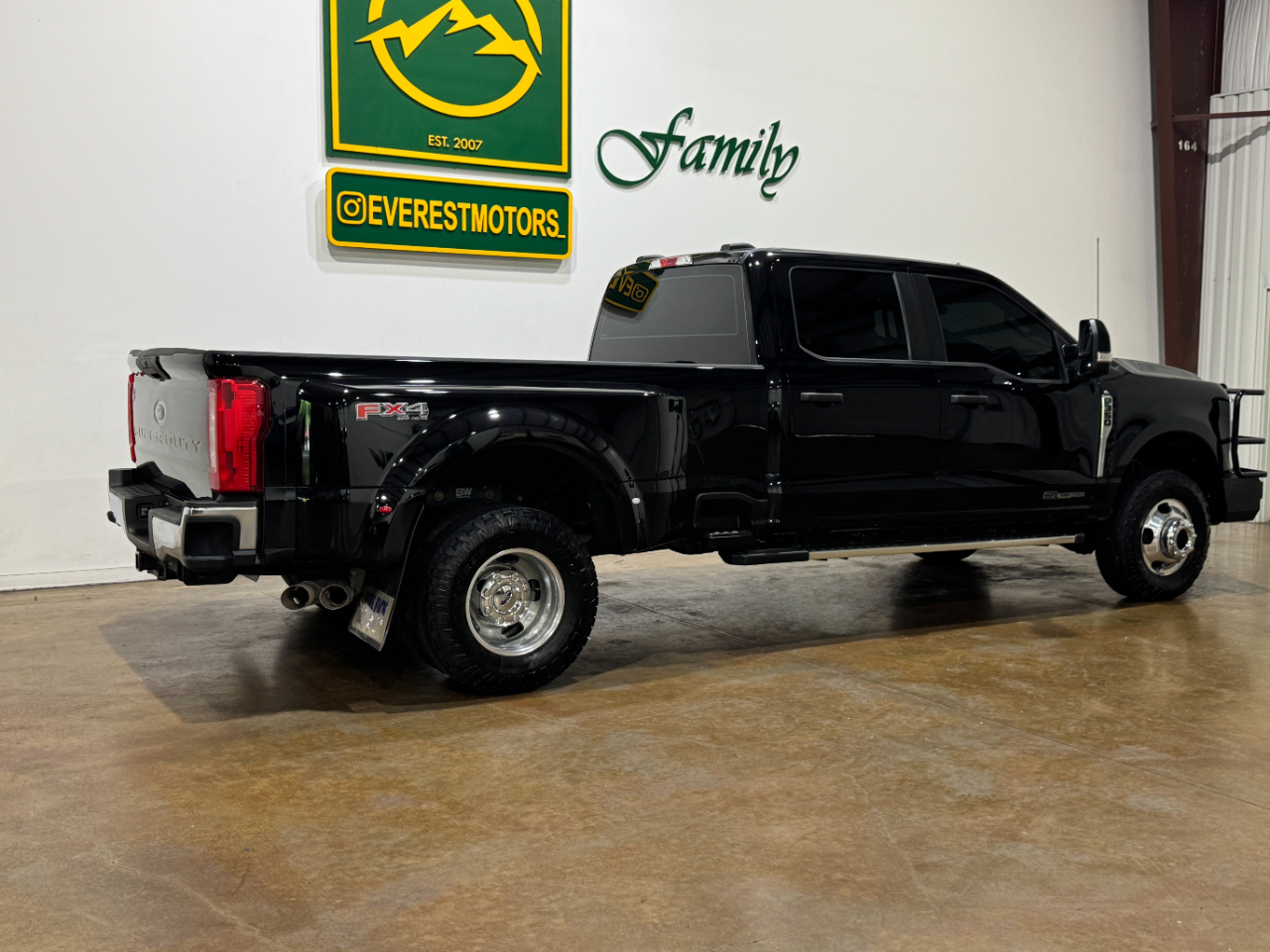 Ford Super Duty F-350 DRW  2024