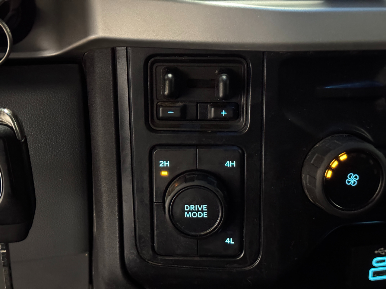 Ford Super Duty F-350 DRW  2024
