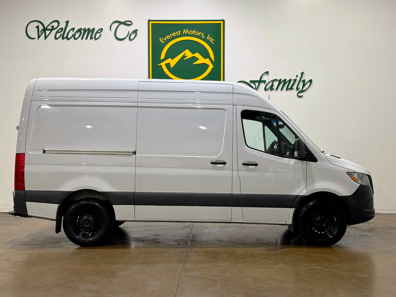 Mercedes-Benz Sprinter Cargo Van  2025