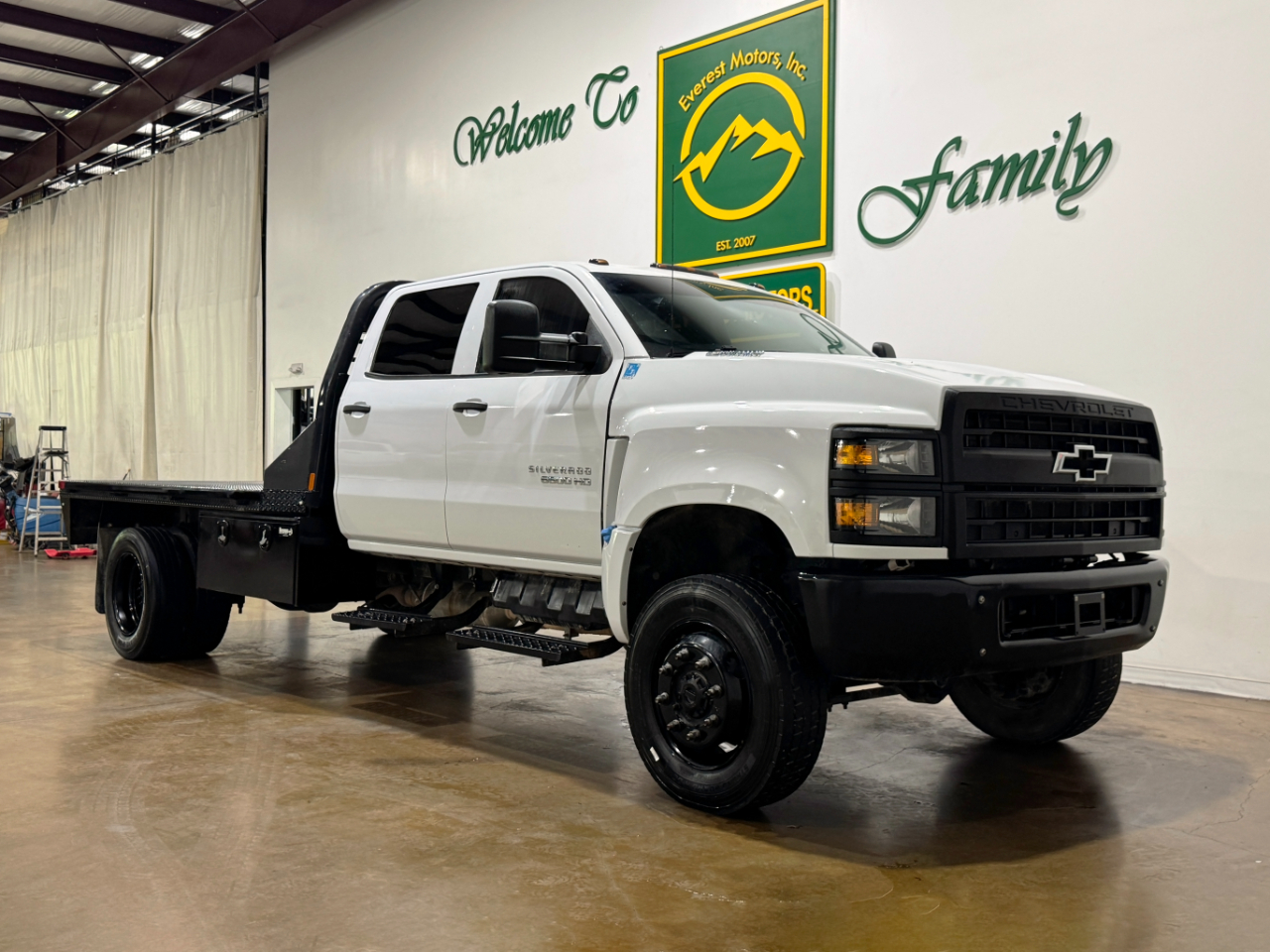2023 Chevrolet Silverado 6500 HD WT 4X4 CREWCAB 11FT FLATBED 6.6L DIESEL