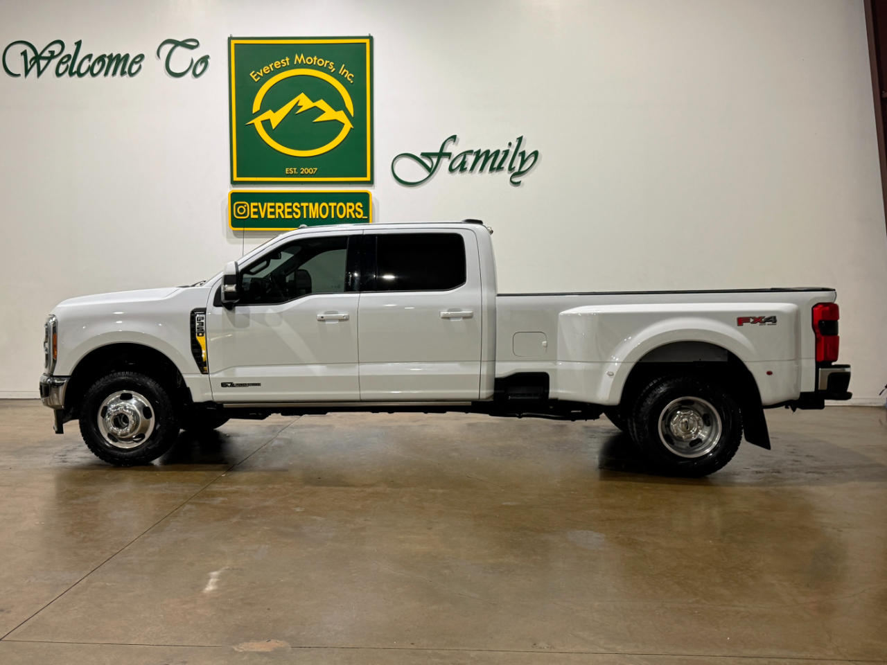 Ford Super Duty F-350 DRW  2023
