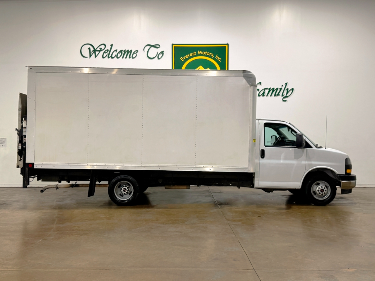 GMC Savana  2023