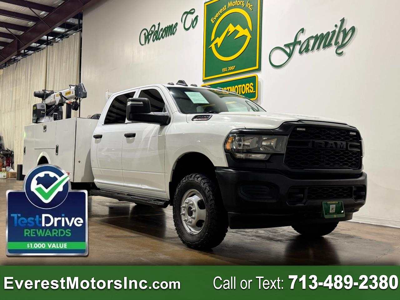 2024 RAM 3500 TRADESMAN 4X4 CREWC UTILITYBED CRANE 6.4L GAS 1OWN