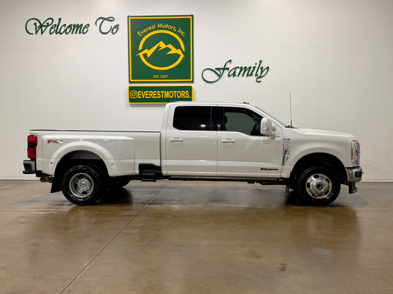 Ford Super Duty F-350 DRW  2024
