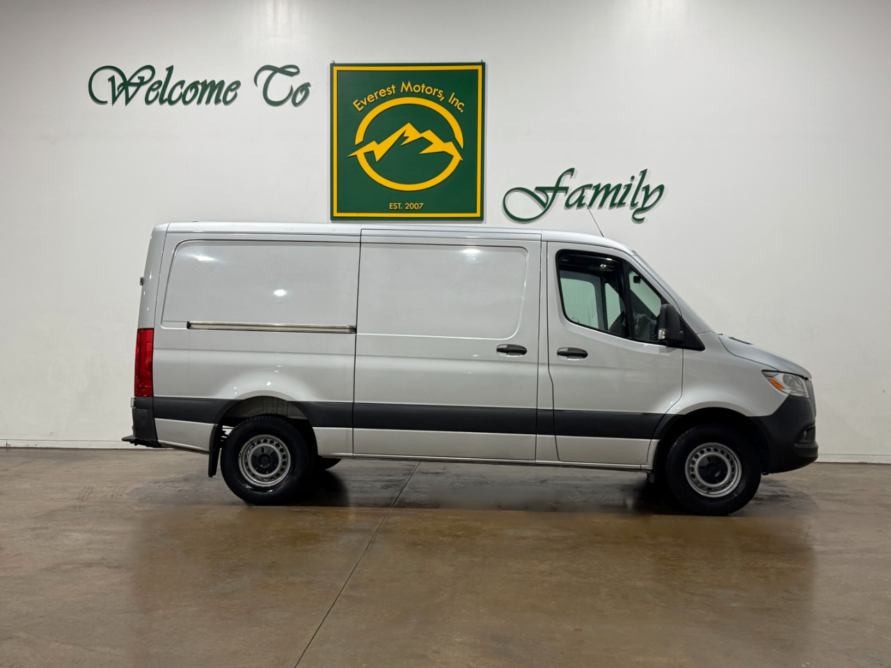 Mercedes-Benz Sprinter Cargo Van  2021