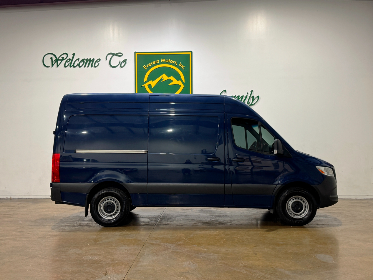 Mercedes-Benz Sprinter Cargo Van  2024