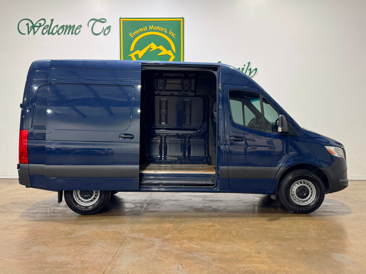 Mercedes-Benz Sprinter Cargo Van  2024