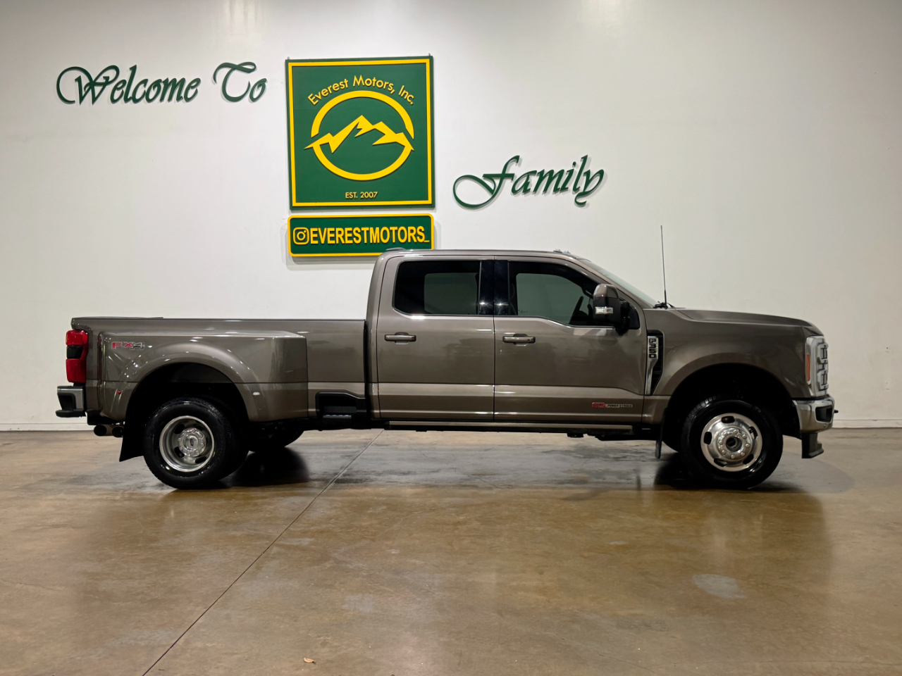 Ford Super Duty F-350 DRW  2023