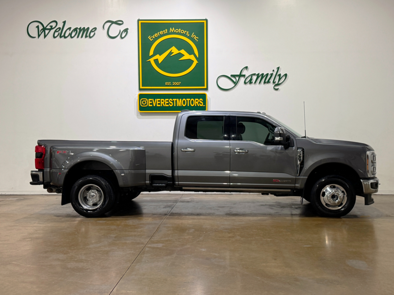 Ford Super Duty F-350 DRW  2024