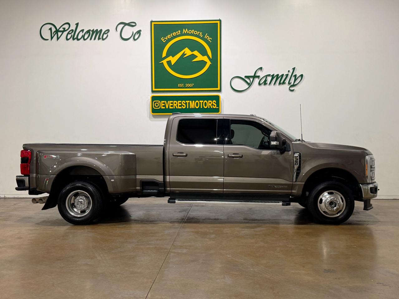 Ford Super Duty F-350 DRW  2023