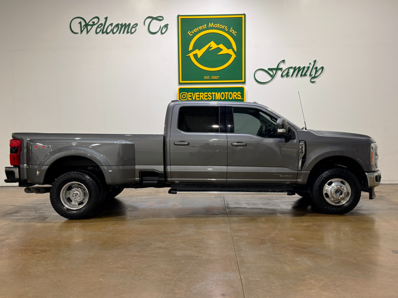 Ford Super Duty F-350 DRW  2023