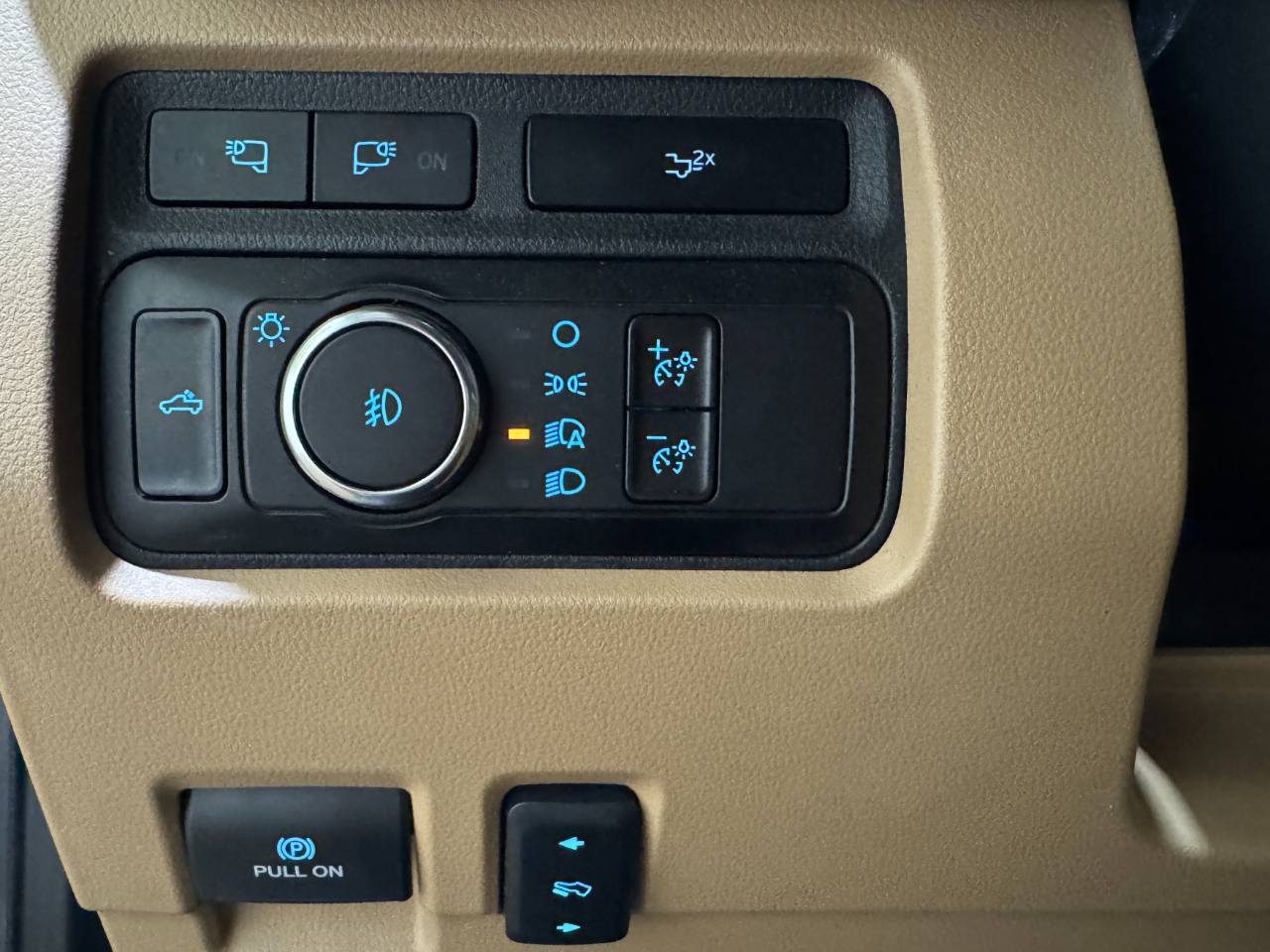 Ford Super Duty F-350 DRW  2023