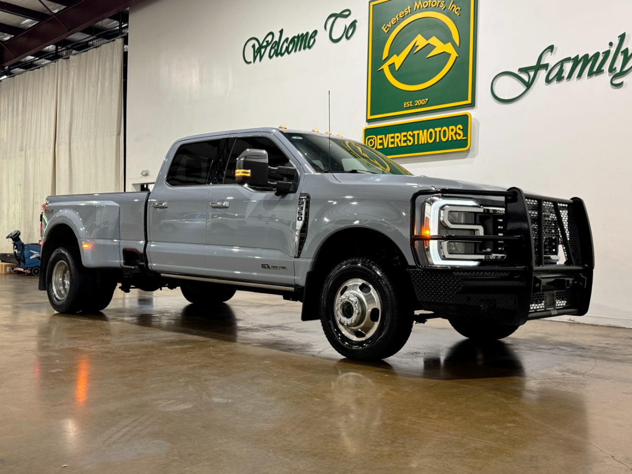 Ford Super Duty F-350 DRW  2024