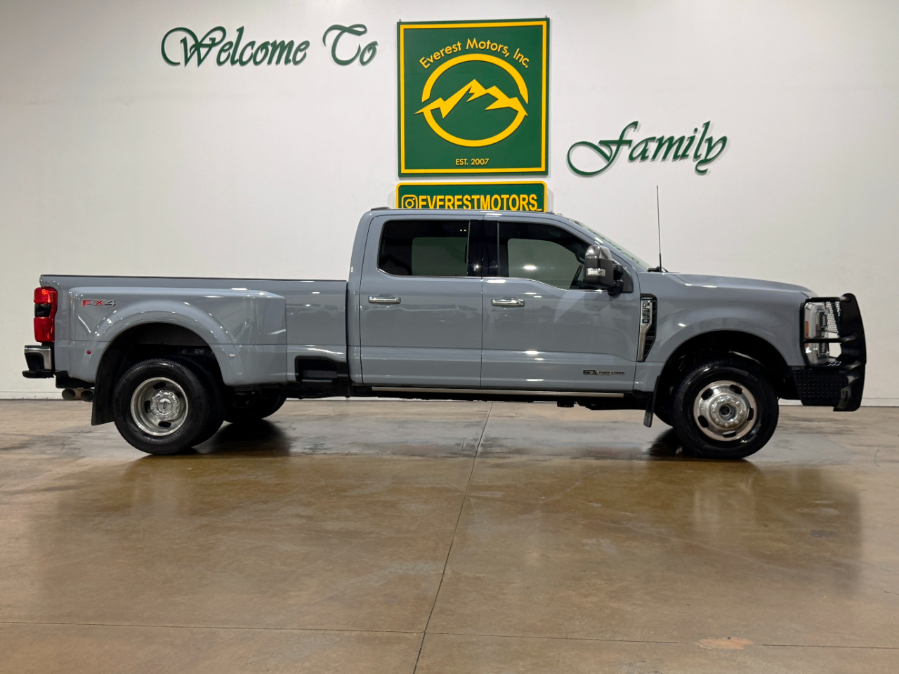 Ford Super Duty F-350 DRW  2024