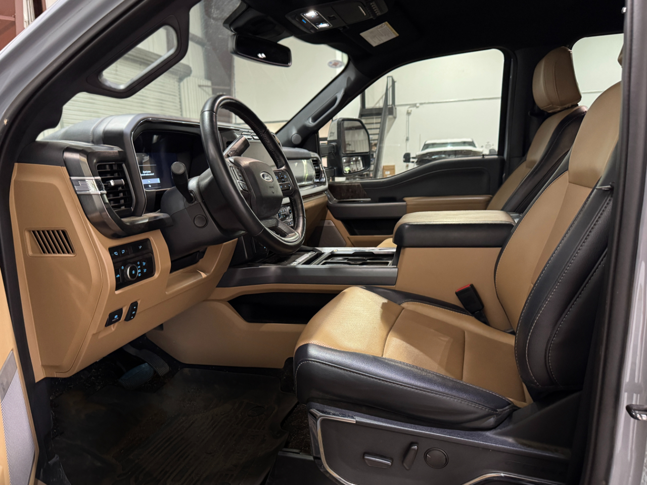 Ford Super Duty F-350 DRW  2024
