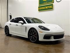 2018 Porsche Panamera 