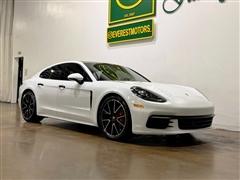 2018 Porsche Panamera 
