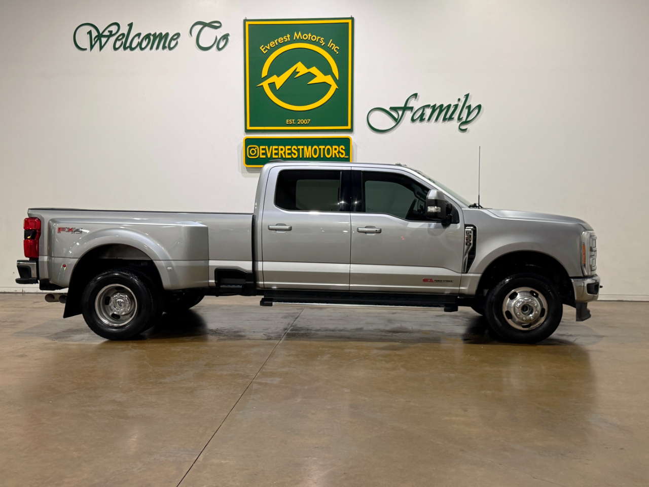 Ford Super Duty F-350 DRW  2023