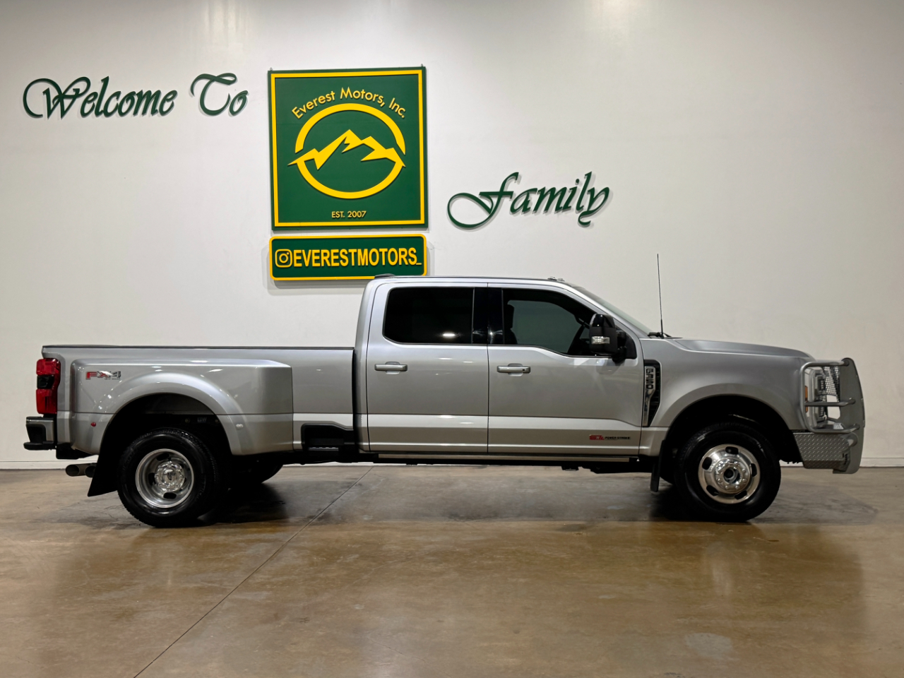 Ford Super Duty F-350 DRW  2024