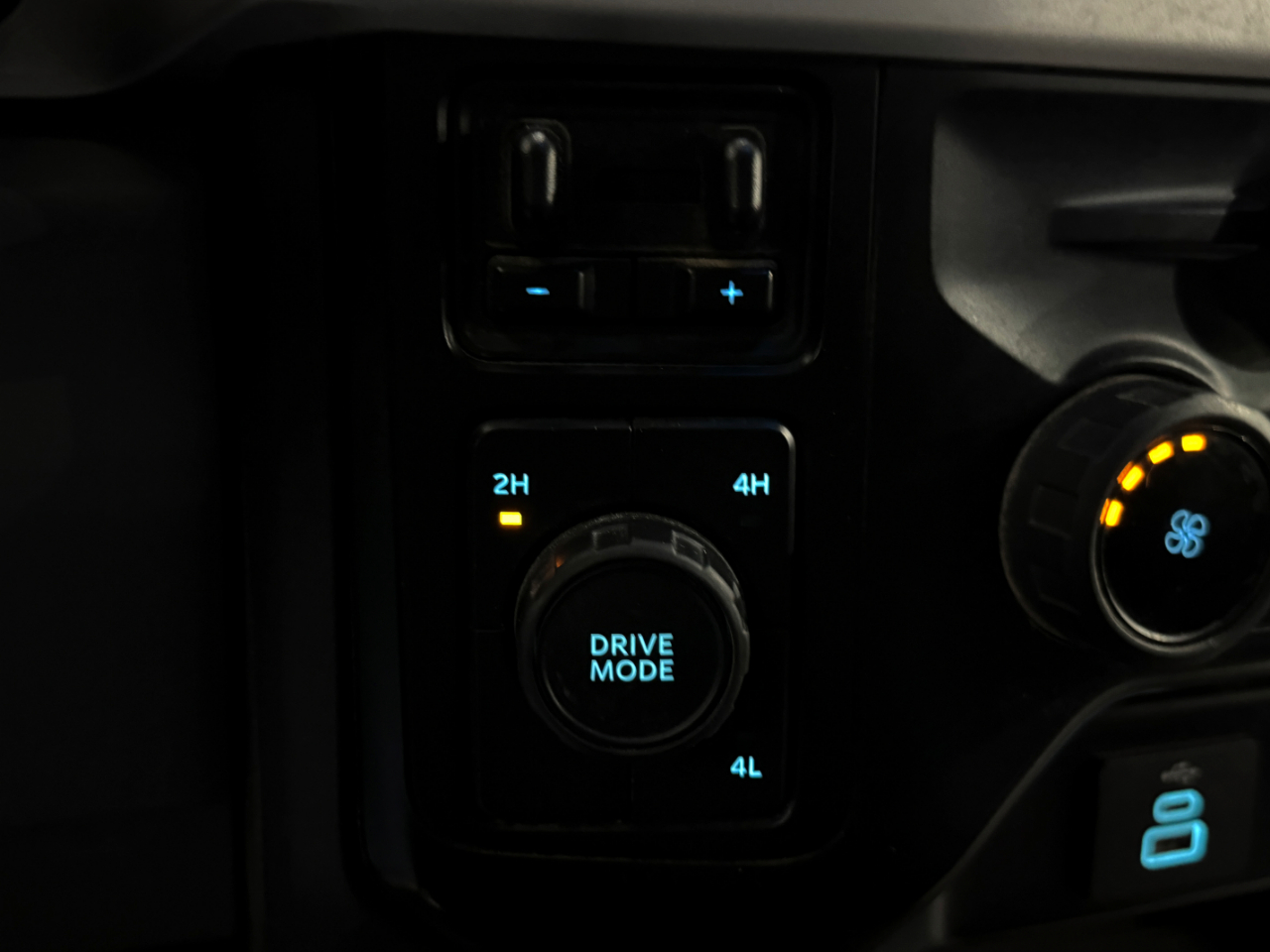 Ford Super Duty F-350 DRW  2023
